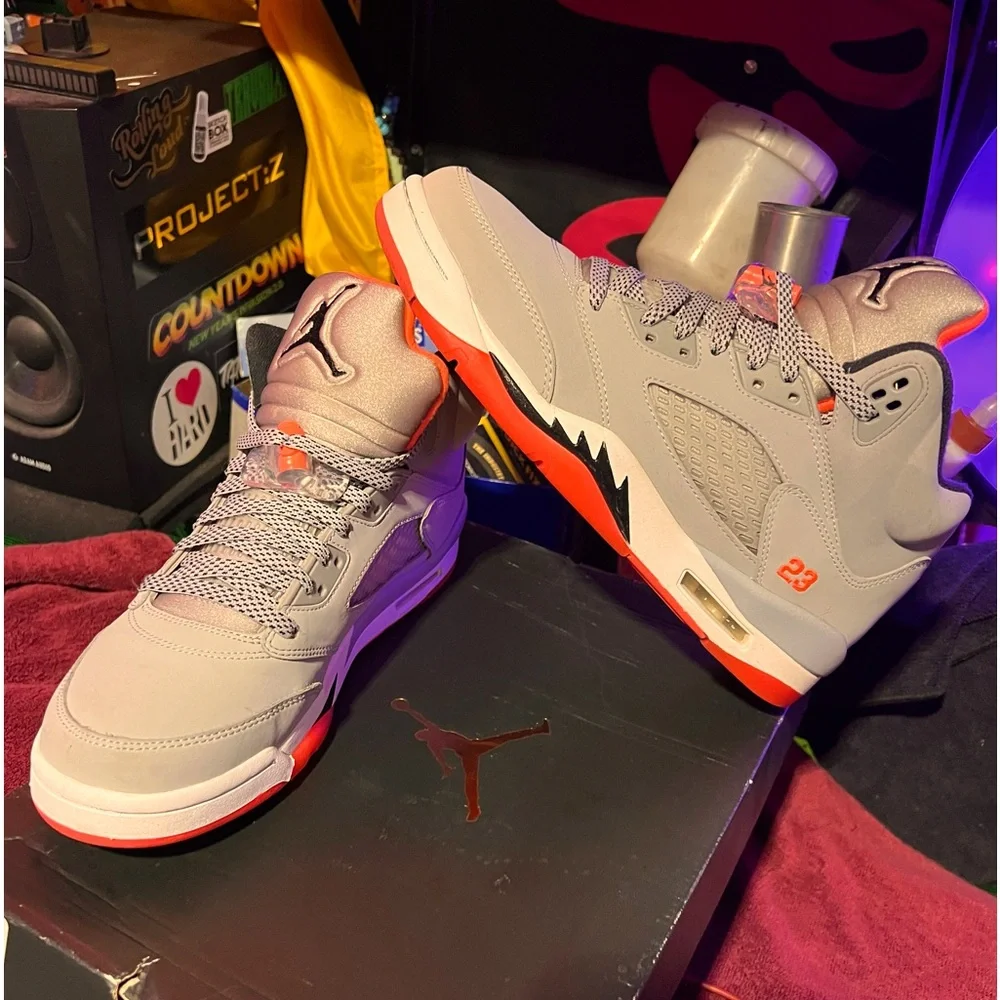 Jordan 5 Retro GG 'Hot Lava' 5’s WOLF GREY/BLACK-HOT LAVA-WHITE release 05/09/15 - Picture 1 of 9